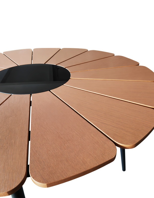 Τραπέζι Pinap μαύρο αλουμίνιο και plywood σε φυσική απόχρωση Φ110x74εκ